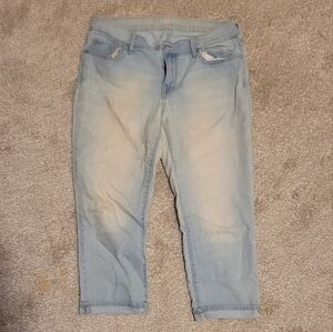 Old Navy Capris Size 8 Lightwash
